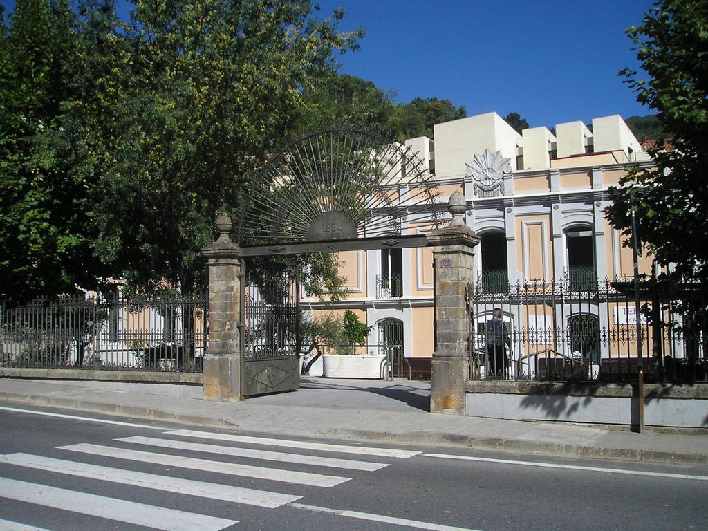 Hostal Martin II Banos De Montemayor Exterior photo